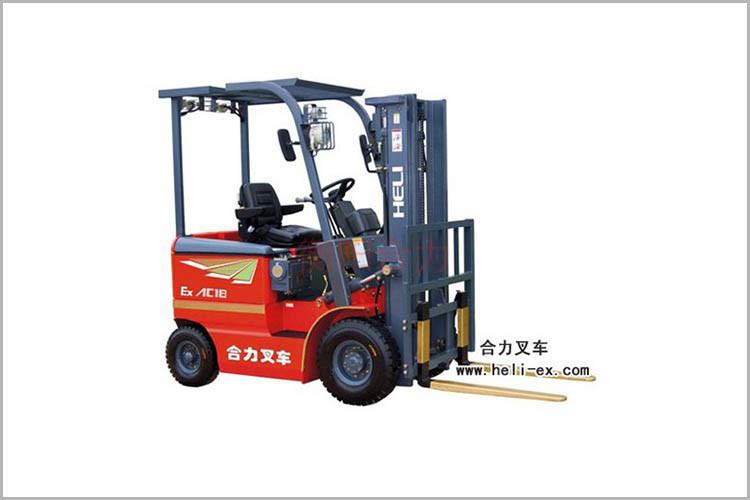 濟(jì)寧叉車工作后需要將貨叉降置地面，門架要回復(fù)原位(正中垂直)，目的是為了讓液壓系統(tǒng)獲得卸荷保護(hù)
